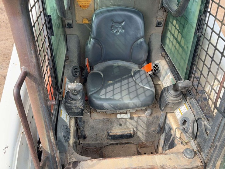 2008-bobcat-t300-image-22