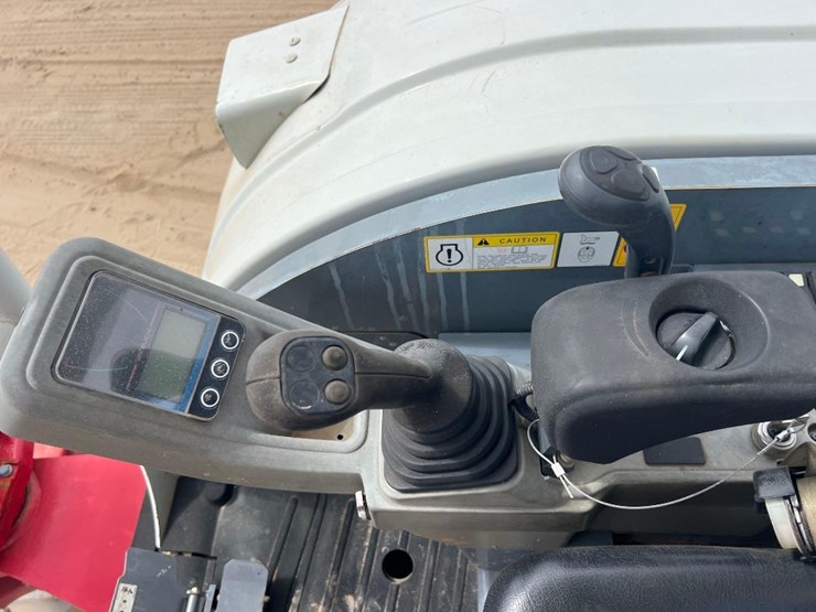 2018-takeuchi-tb240-image-28