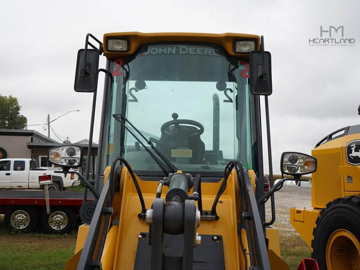 2010-deere-244j-image-27