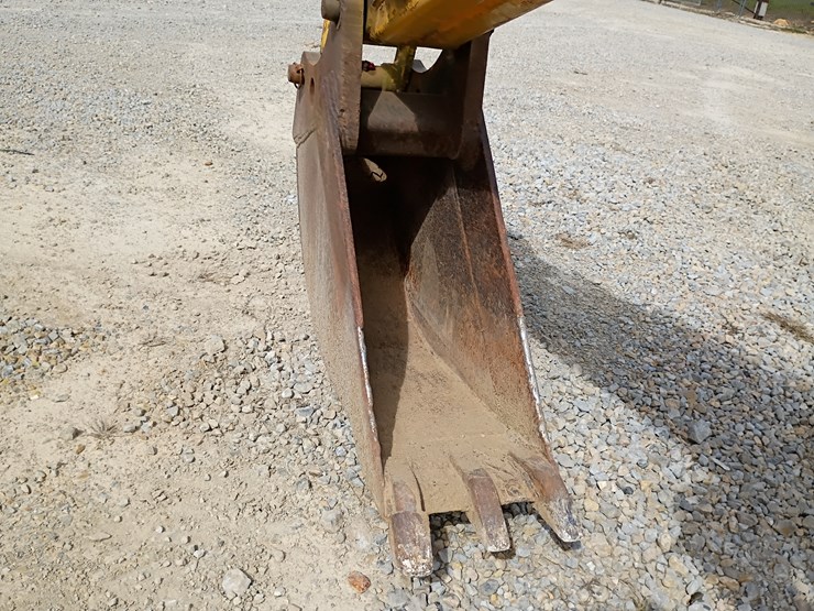 new-holland-lb75-image-85