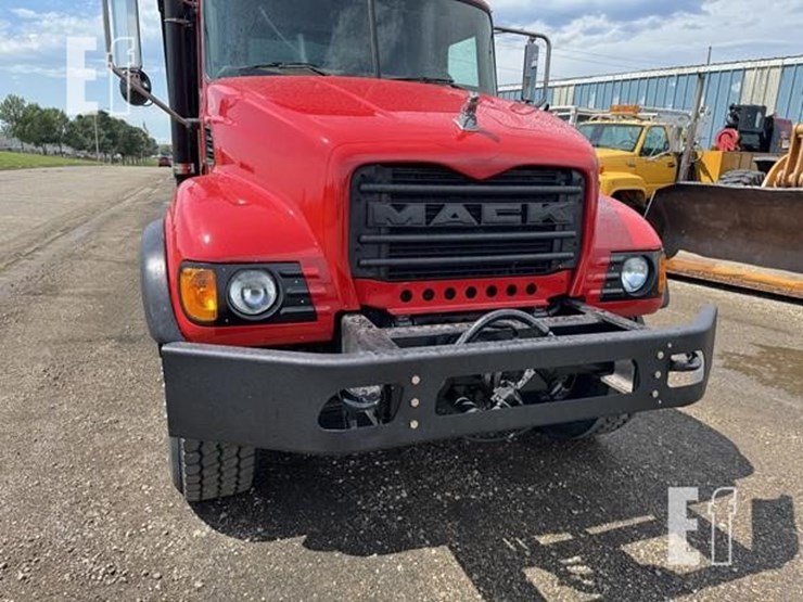 mack-granite-cv713-image-20