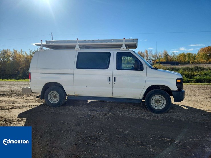 2012-ford-cargo-image-29
