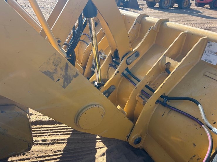 2018-caterpillar-415f2-il-image-23