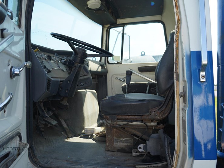 1987-ford-l9000-image-10
