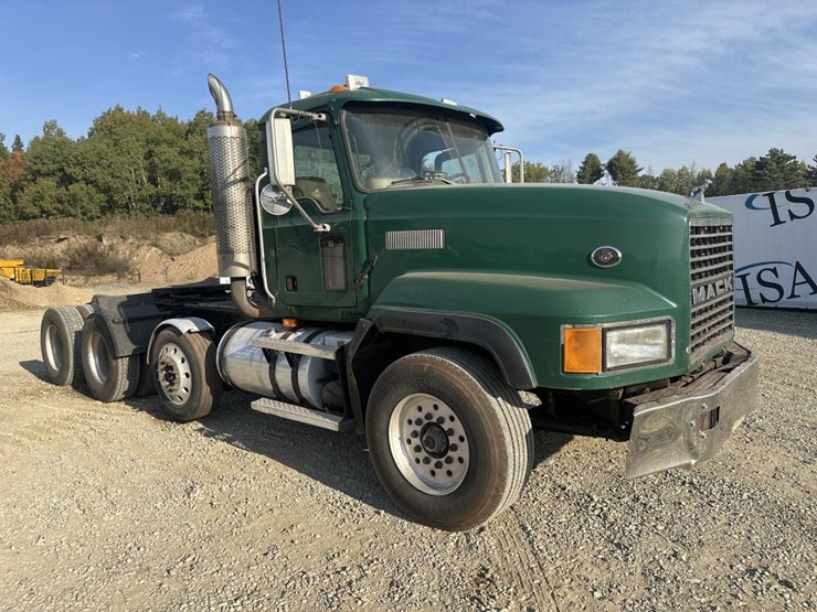 2005-mack-cl733-image-7