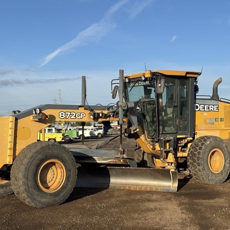 2011 DEERE 872GP