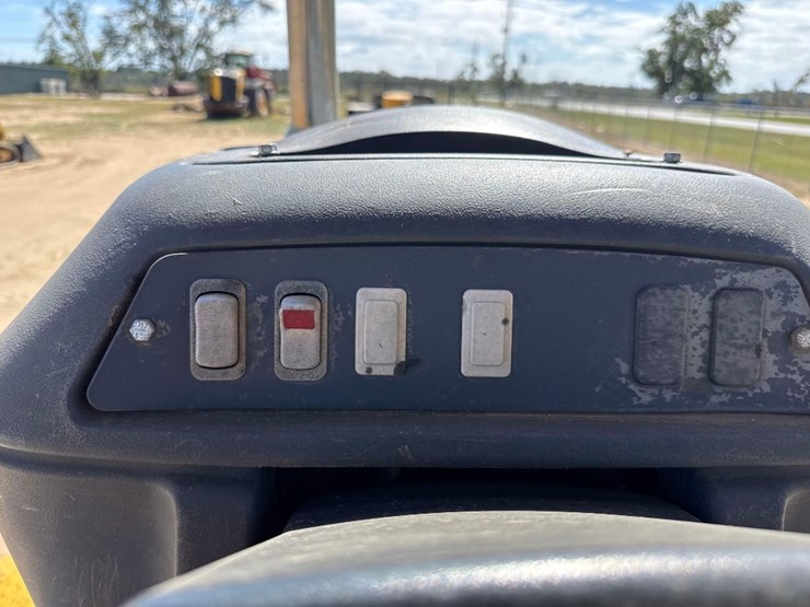 2006-deere-310sg-image-33