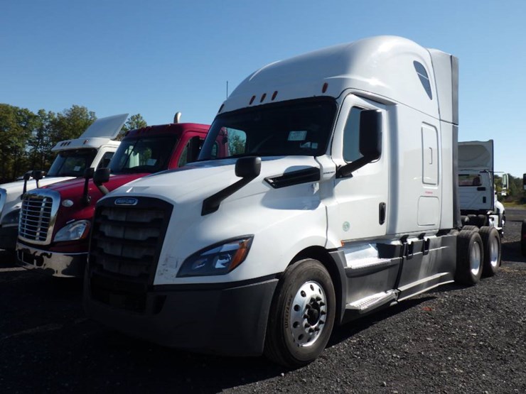 2018-freightliner-cascadia-126-image-1