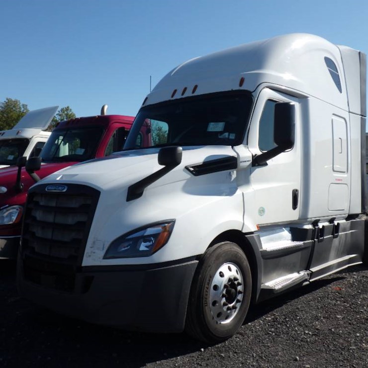 2018 FREIGHTLINER CASCADIA 126