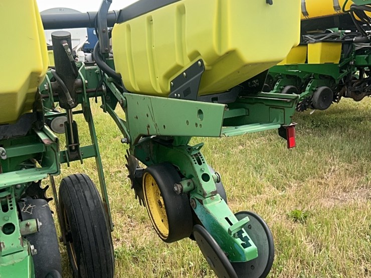john-deere-7200-image-30