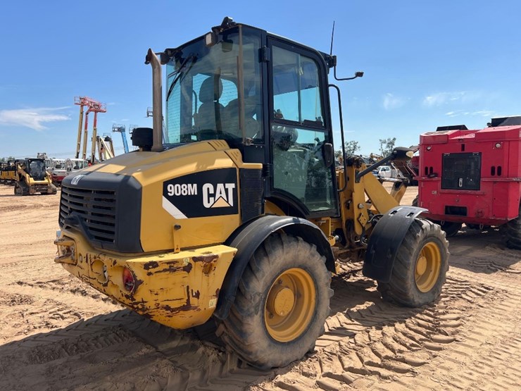 2017-caterpillar-908m-image-4