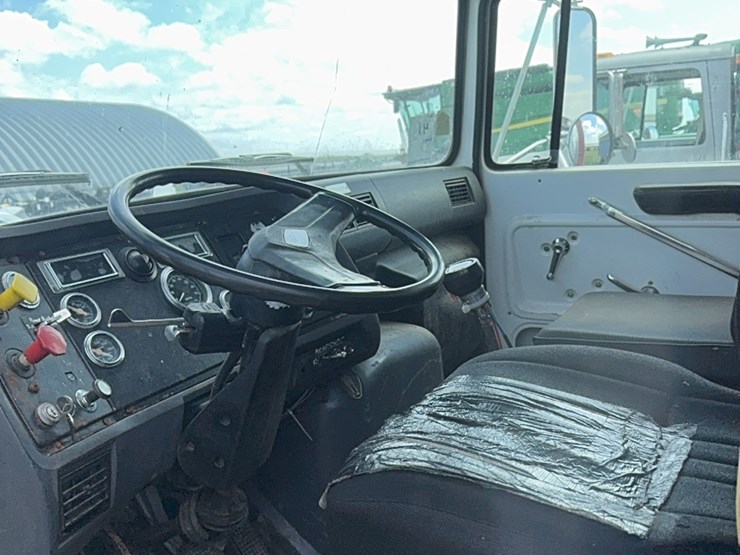 1995-ford-l9000-image-31