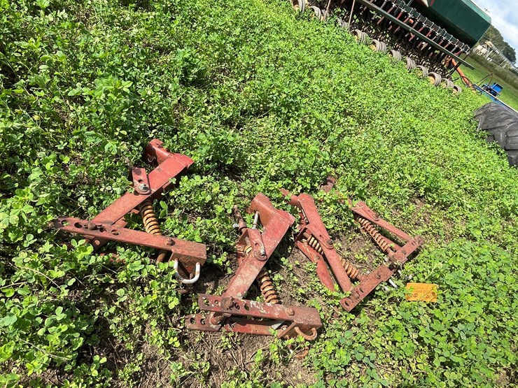 #5020-•-ih-56-no-till-coulter-brackets-image-4