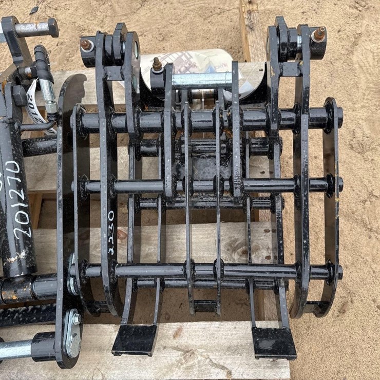 UNUSED IRANCH 15" EXCAVATOR WOOD GRAPPLE