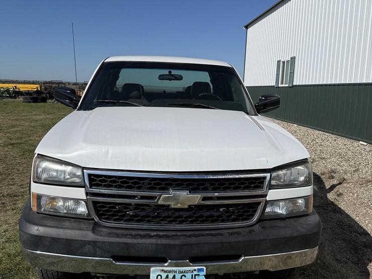 2006-chevrolet-2500hd-image-11