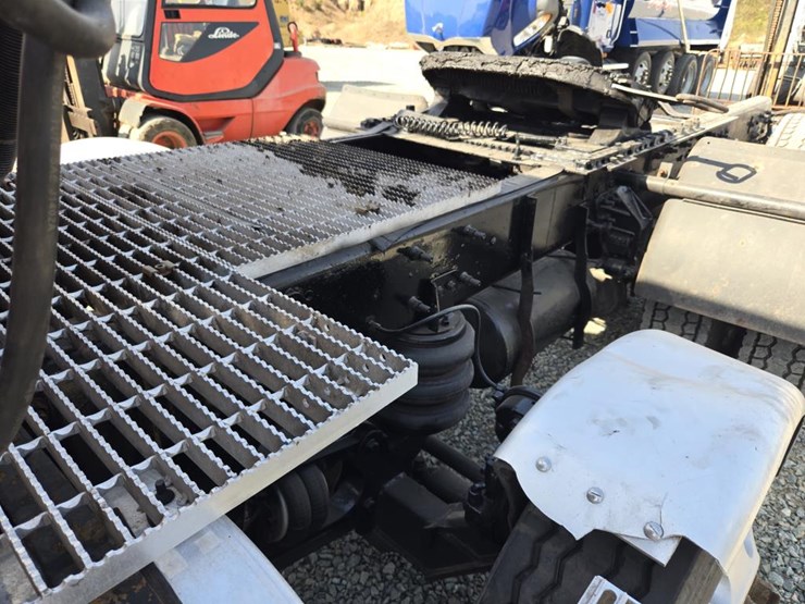 2005-mack-cl733-image-26