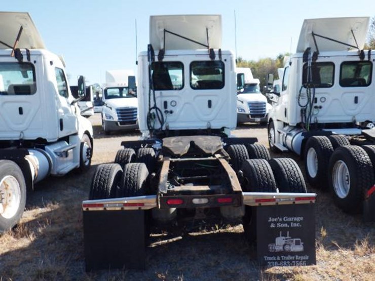 2018-freightliner-cascadia-126-image-6