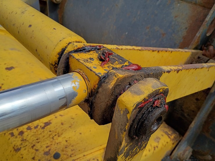 new-holland-lb75-image-104