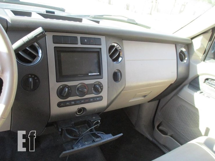 2010-ford-expedition-image-10