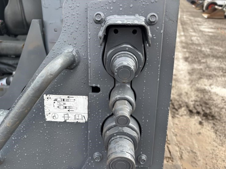 deere-325g-image-15