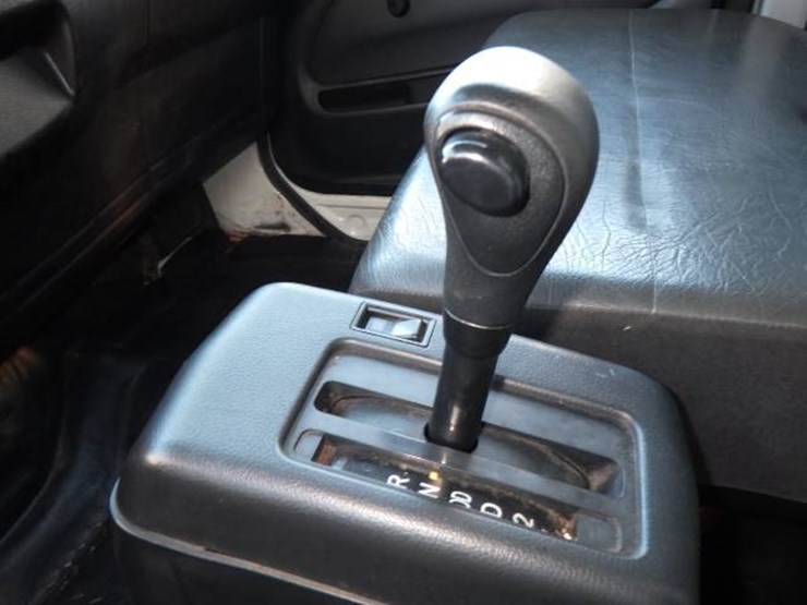 2013-hino-268-image-14