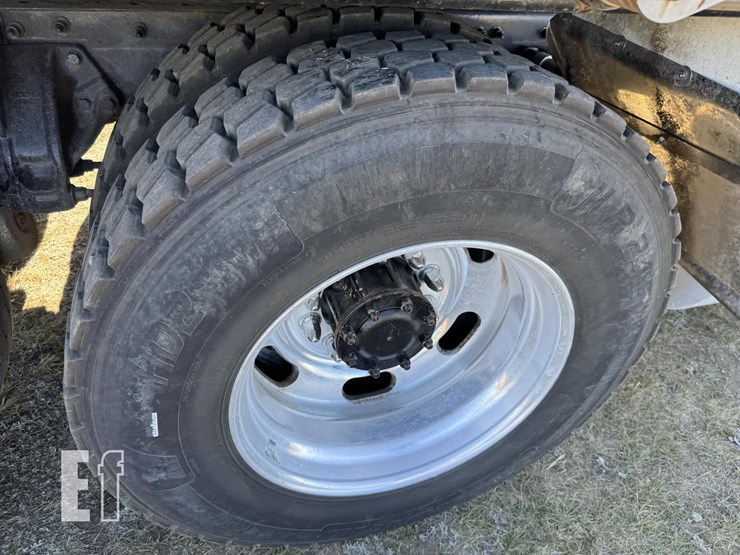 2011-kenworth-t800-image-13