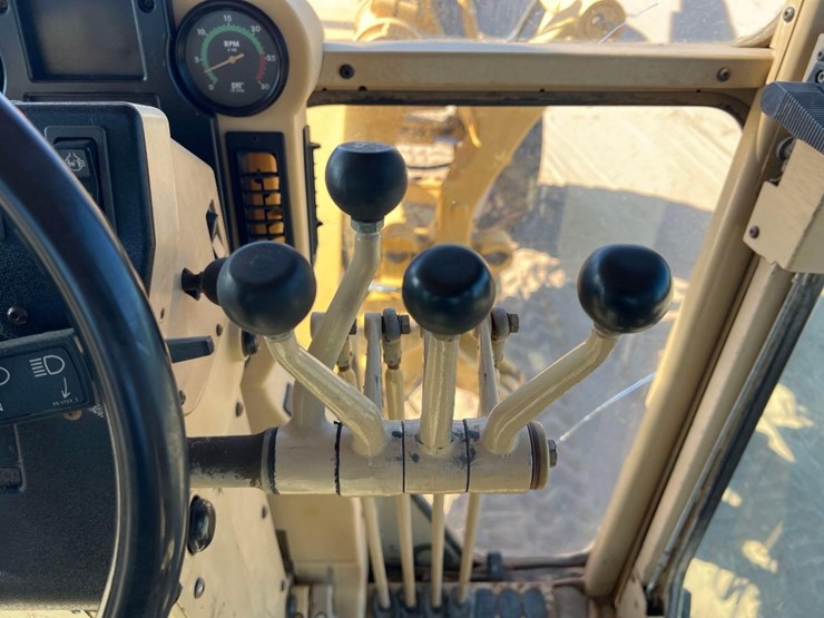 1998-caterpillar-12h-image-42