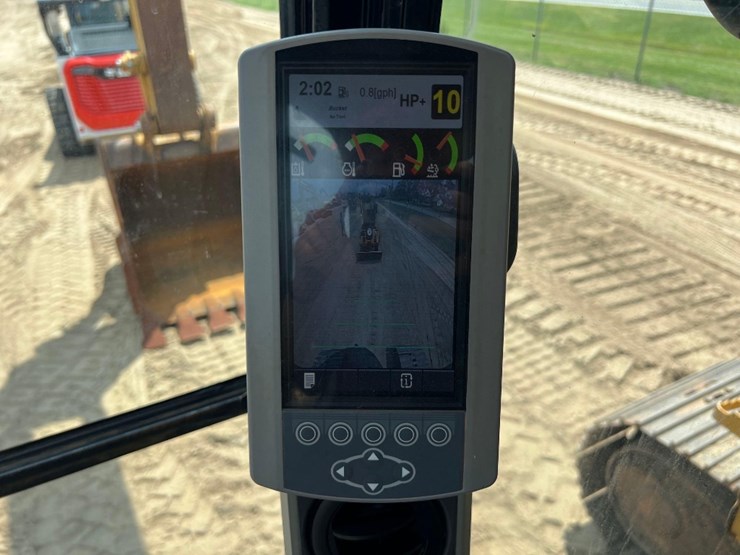 2016-caterpillar-325fl-image-43