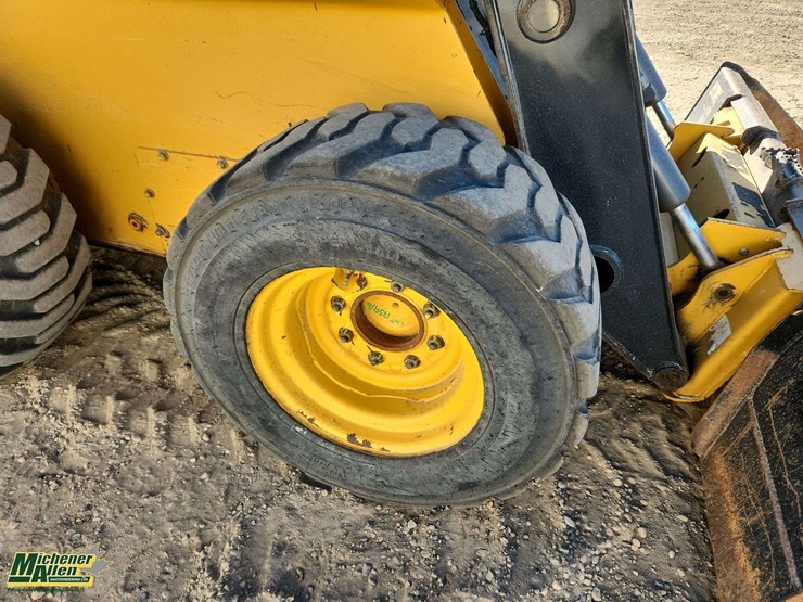 deere-326e-image-25