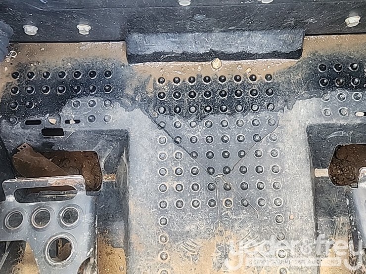 2020-bobcat-t590-image-20