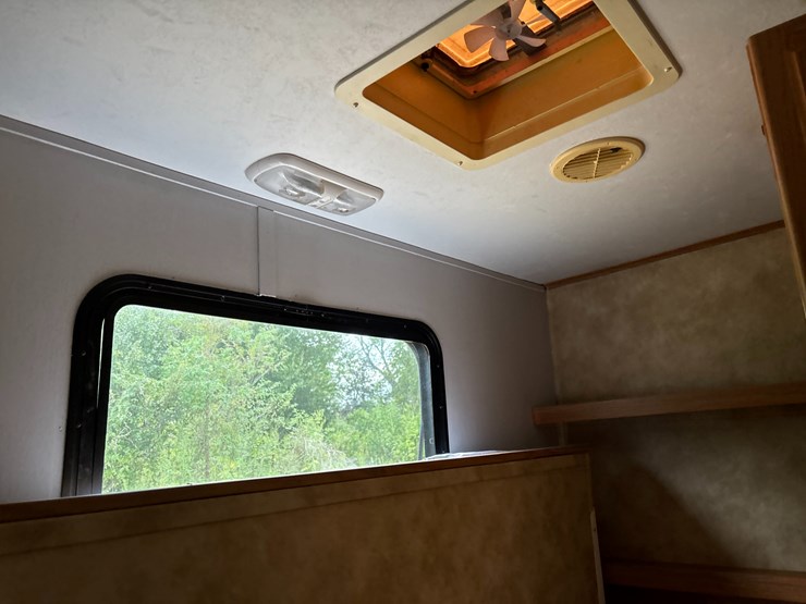 #200-•-heartland-big-country-camper-image-12