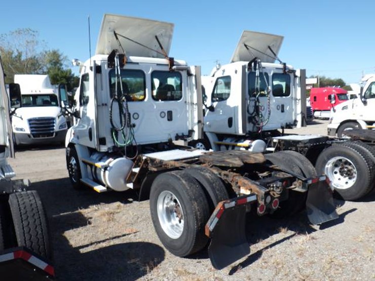 2017-freightliner-cascadia-113-image-7