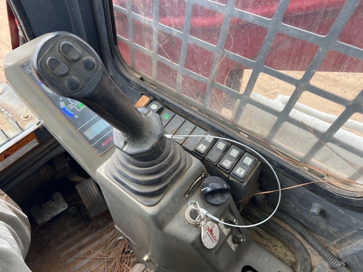 2019-takeuchi-tl8-image-28