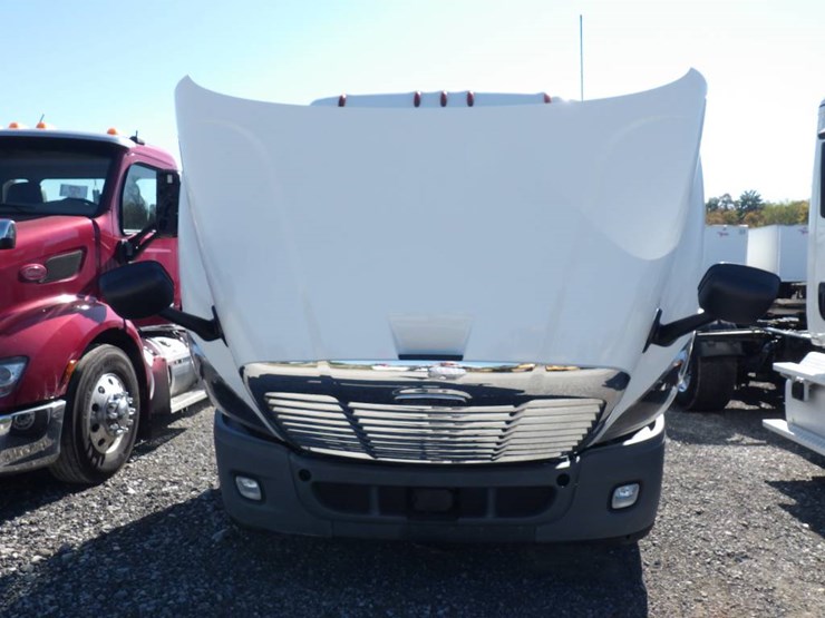 2020-freightliner-cascadia-113-image-15