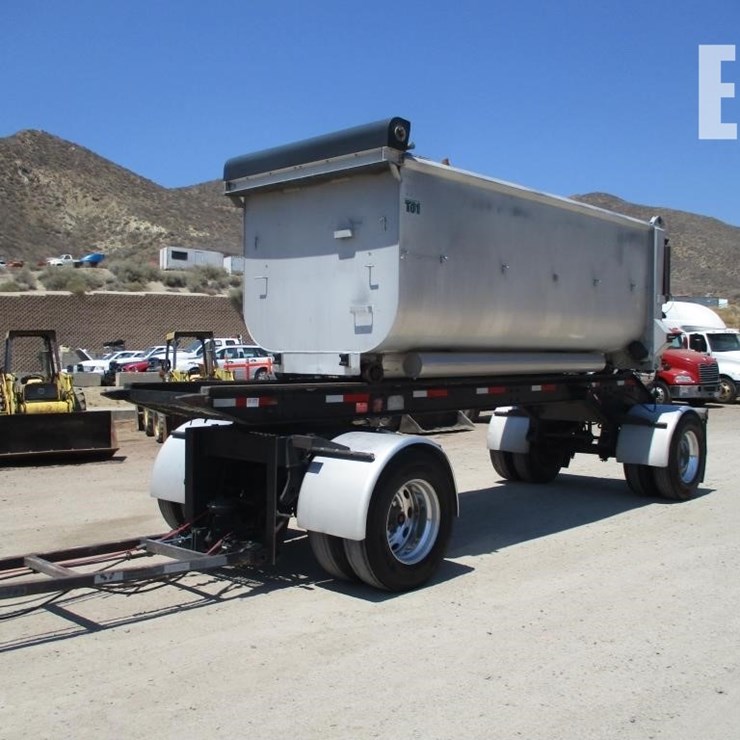2002 PETERBILT 365