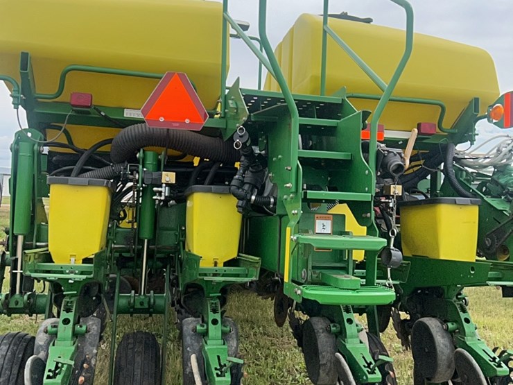 john-deere-16-image-39
