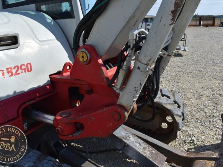 2018-takeuchi-tb290-image-33