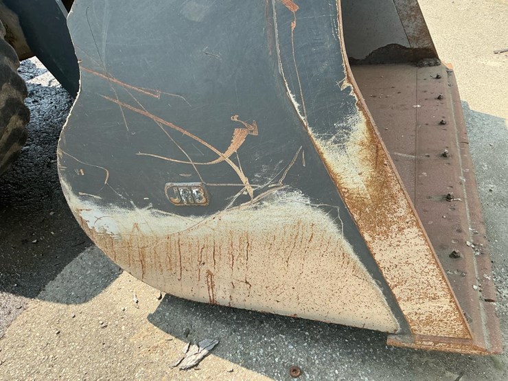 2018-deere-524k-image-11