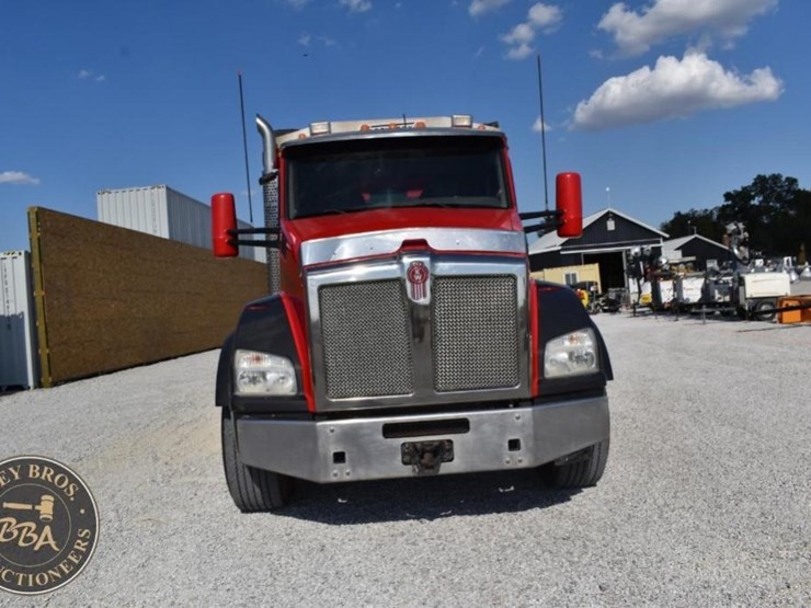 2018-kenworth-t880-image-8