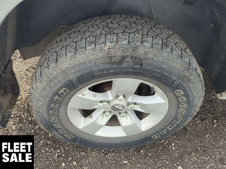 2014-ram-1500-slt-image-29