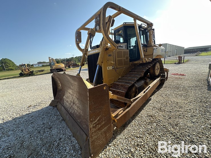 2006-caterpillar-d6r-image-1
