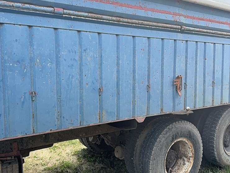 1995-ford-l9000-image-28