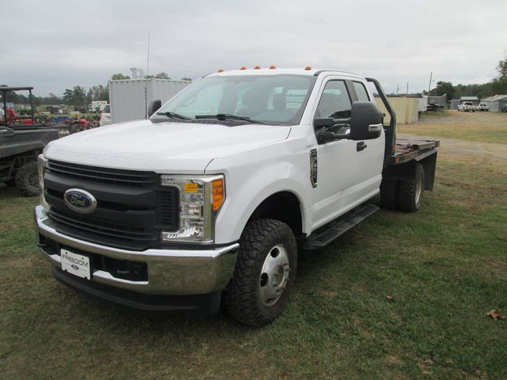 2017-ford-f350-xl-image-1