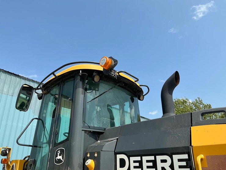 2018-deere-544k-image-31