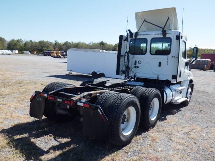 2018-freightliner-cascadia-125-image-5