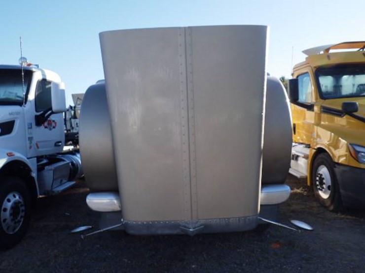 2019-peterbilt-389-image-13