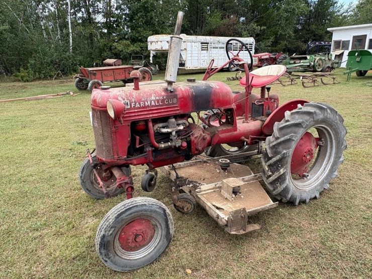 mccormick-farmall-cub-tractor-with-belly-mower-image-3