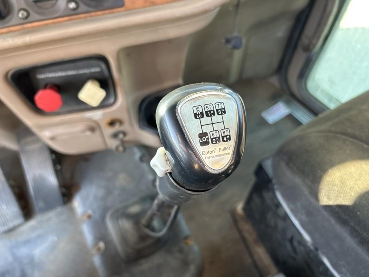 2009-peterbilt-386-image-66