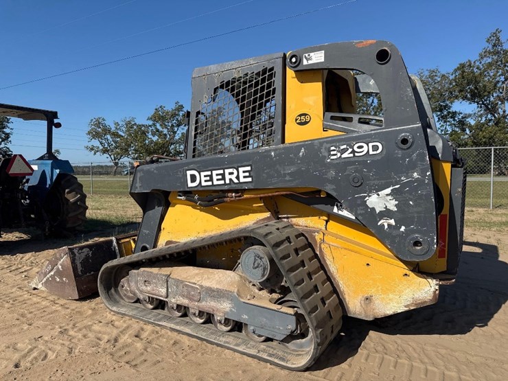 2012-john-deere-329d-image-8