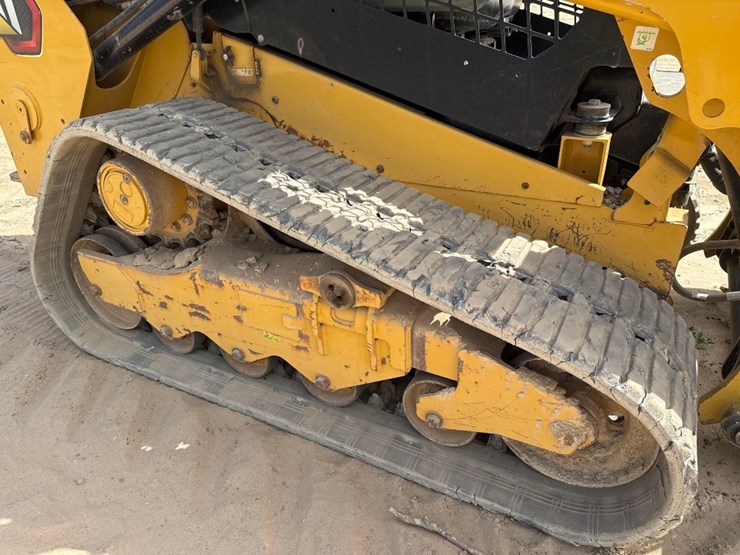 2020-caterpillar-259d3-image-13